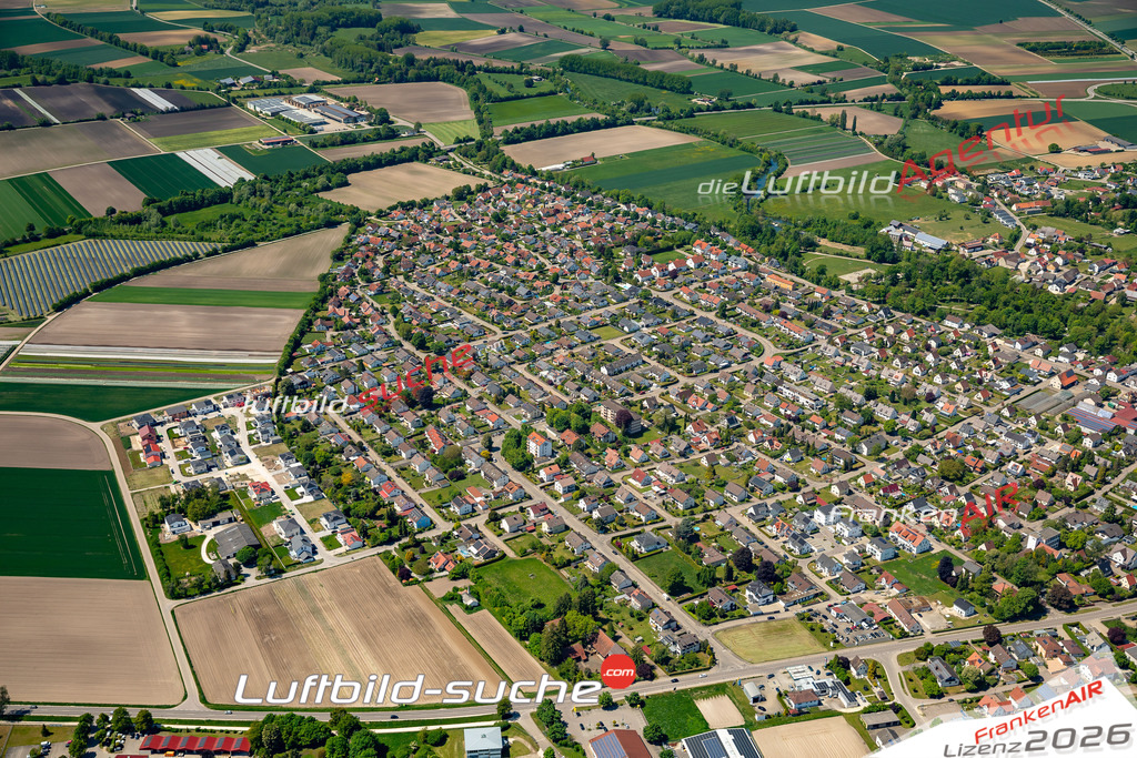 Luftaufnahme der Stadt Gundelfingen an der Donau - Die Luftaufnahme wurde 2025 vom UL-Flugzeug heraus erstellt ( keine Drohne ) - Hochauflösende Luftaufnahme - für professionelle Ausdrucke geeignet. Die Geschenkidee !Mit Lizenz und Bildrechte bestellbar