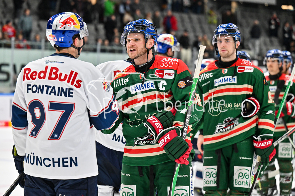 Augsburger Panther - EHC RB München | AUGSBURG, DEUTSCHLAND - 27. FEBRUAR: Shakehands zwischen Gabriel FONTAINE (RB München 97) und Maximilian RENNER (Augsburger Panther 58) nach dem Match zwischen den Augsburger Panthern und dem EHC RB München am 46. Spieltag der Penny DEL im Curt Frenzel Stadion