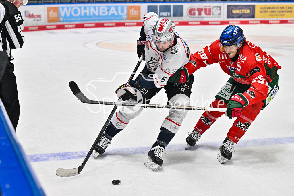 Augsburger Panther - Nürnberg Ice Tigers | AUGSBURG, GERMANY - 28. NOVEMBER: im Duell Julius KARRER (Nürnberg Ice Tigers 6) und Christian HANKE (Augsburger Panther 25) beim Ligaspiel zwischen den Augsburger Panthern und den Nürnberg Ice Tigers am 23. Spieltag der Penny DEL im Curt Frenzel Stadion