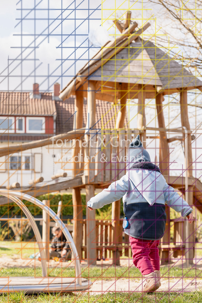 Mädchen auf einem Spielplatz | Shooting - format-X GmbH - Realisiert mit Pictrs.com