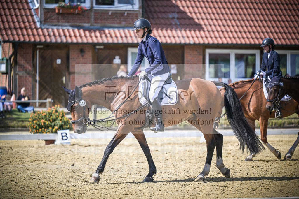 DOS_7781 | Entdecke hochwertige Reitturnierfotos von Foto Oger. Professionell, emotional und authentisch – jetzt Lieblingsmomente im Shop bestellen.Deutschlandweite Turnierfotografie. - Realisiert mit Pictrs.com