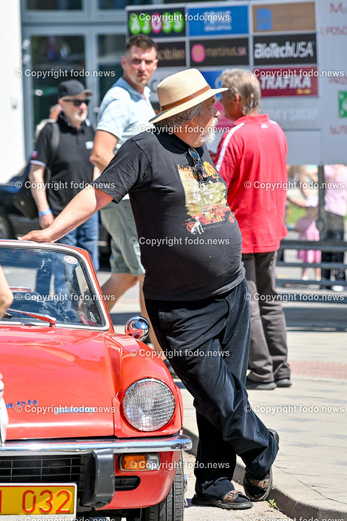 Slowakei_ Povazska Bystrica_ Veteran Tour Manin_ 14.06.2025-175 | 14.06.2025, Slowakei, SVK, Trenciansky kraj, Povazska Bystrica, im Bild Oldtimer Klub, Historische Fahrzeuge, Veteran Tour Manin, Auto, Alt, Besucher, Menschen, Feature, Symbolbild