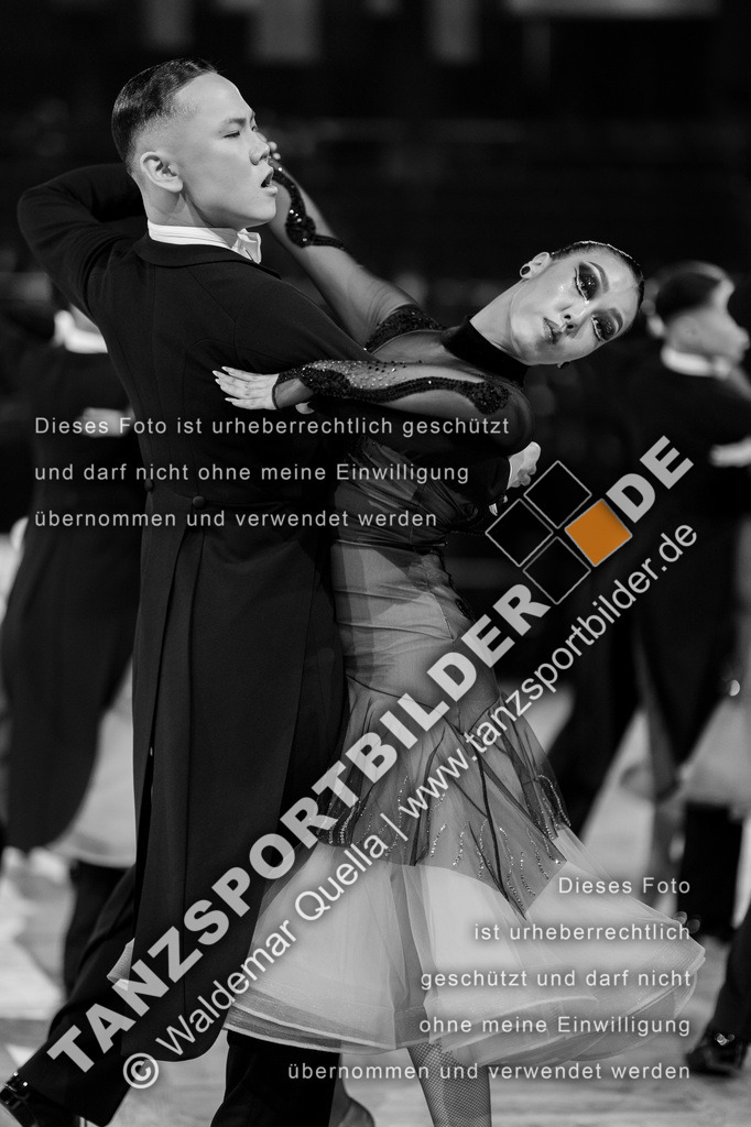 20251206-01542 | Hier finden Sie Tanz Bilder vom Latein und Standard Formationen tanzen. Sportbilder vom Tanzsport. Schöne Fotos und von Weltmeisterschaft, Europameisterschaft, Bundesliga, Regionalliga, Oberliga und Landesliga sowie von GOC Stuttgart, DanceComp, WM Bremen