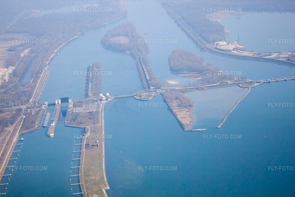 Aerial view: Sluice in Gambsheim in the state Bas-Rhin, France. – Photo: IMG_62897.jpg taken on 03/09/2014 by Werner Riehm/FLY-FOTO.com – Resolution of the original: 4752 x 3168 px