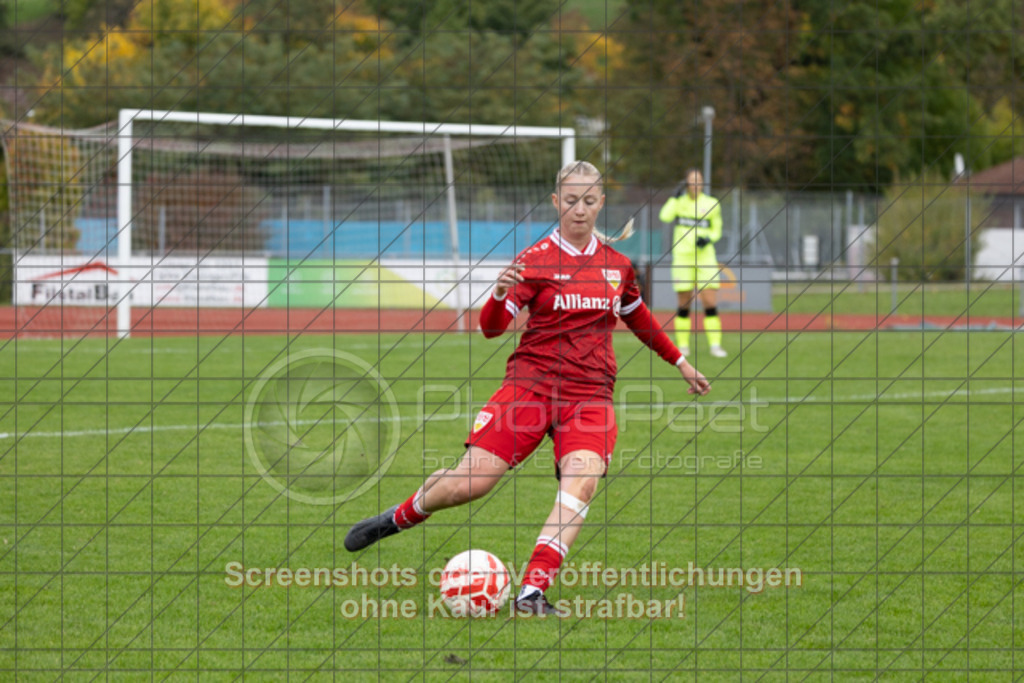 20251012_141712_0939 | #,1.FC Donzdorf (schwarz) vs. VfB Stuttgart II (rot), Fussball, Frauen-Verbandsliga Württemberg, 05. Spieltag, Saison 2025/2026, Rasenplatz Lautertal Stadion, Süßener Straße 16, 73072 Donzdorf, 12.10.2025 - 13:00 Uhr,Foto: PhotoPeet-Sportfotografie/Peter Harich