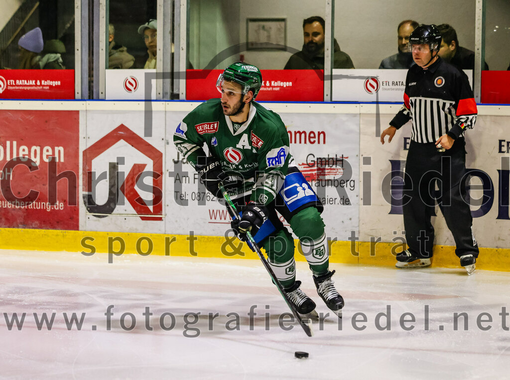 2023-11-12_096_TSV_Erding_gegen_EHC_Koenigsbrunn | Erding, Deutschland, 12.11.2023:
Eishockey, Bayernliga Vorrunde 2023 / 2024, 9. Spieltag, TSV Erding gegen EHC Königsbrunn, Endergebnis: 3:2

Maximilian Forster (Erding Gladiators, #81)

Foto: Christian Riedel / fotografie-riedel.net