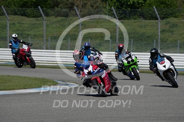 2025_04_29_PBK_25025 | Sportfotografie; SlowMotion; Video; Rennstrecke; Hafeneger; Speer; Racing; RSE; BMW; CBO; Trackday; Motorsportarena; Hockenheimring; Brno; Most; Barcelona; Valencia