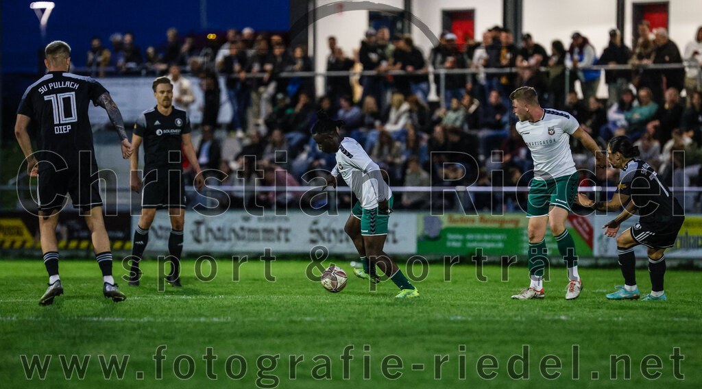 2024-04-05_086_FC_Schwaig_gegen_SV_Pullach | Oberding, Deutschland, 05.04.2024:
Fußball, Landesliga Südost 2023 / 2024, 28. Spieltag, FC Schwaig gegen SV Pullach, Endergebnis: 2:0

Gilbert Diep (SV Pullach, #10), Maximilian Stapf (SV Pullach, #23), Bilal Ibrahim (FC Schwaig, #6), Nils Wölken (FC Schwaig, #8), Keita Kawai (SV Pullach, #17)

Foto: Christian Riedel / fotografie-riedel.net