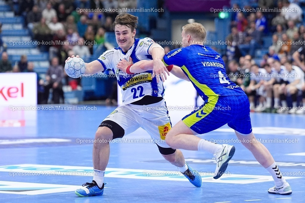 xYDRx19022601031 | 19.02.2026, xydrx, Handball, 1.HBL, VfL Gummersbach - ThSV Eisenach, Schwalbe-Arena: Felix Aellen (ThSV Eisenach #22) im Zweikampf gegen Ellidi Vidarsson (VfL Gummersbach #4)    Photo: xYannisxDreimannxPressefotoKochx