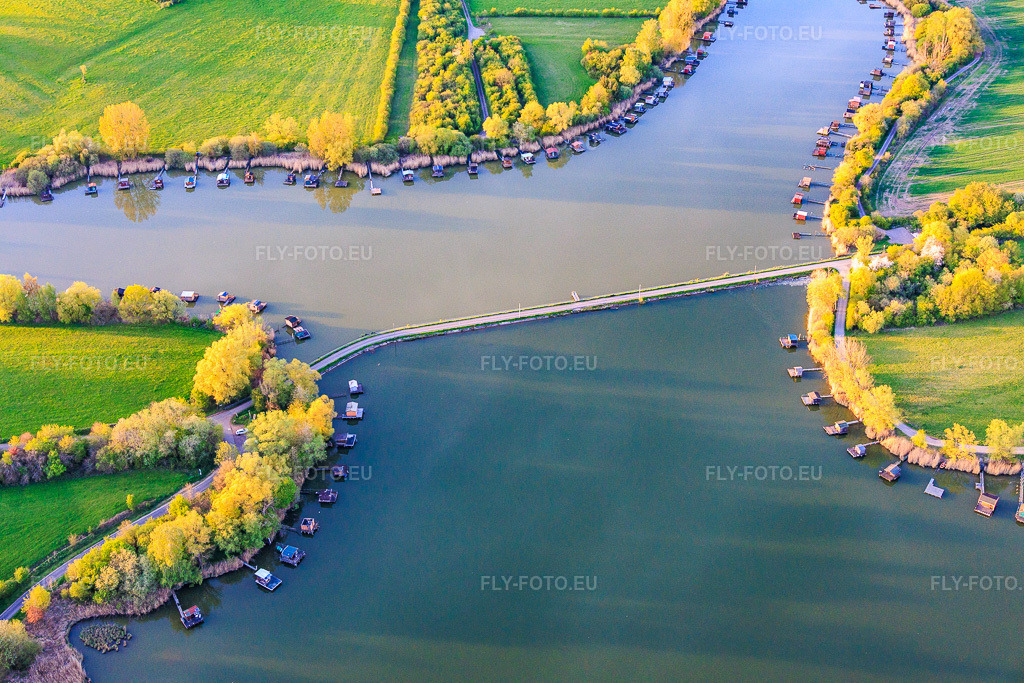 Vue aérienne: Pont sur le lac Étang du Welschhof à Puttelange-aux-Lacs dans le département Moselle, France.Photo: IMG_154807.jpg prise le 17/04/2026 par Werner Riehm/FLY-FOTO.euRésolution de l'original: 6000 x 4000 px