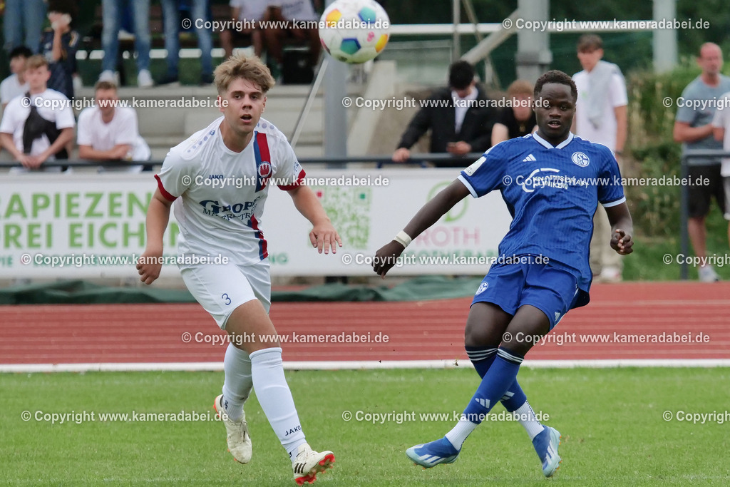 Fußball : Testspiel : SuS 09 Dinslaken - Schalke 04 U 19 am 25.07.2024 | Foto : Jochen Emde / www.kameradabei.de - Realisiert mit Pictrs.com