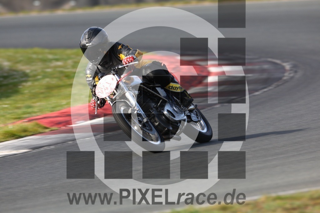 top-20250412_00569 | Schöne Erinnerungen an spannende Momente - das festzuhalten ist unser Job. PIXELrace.de ist seit 2003 auf den Rennstrecken Europas unterwegs um die Action draußen beim Fahren und die wunderbare Stimmung imm Fahrerlager für euch einzufangen.