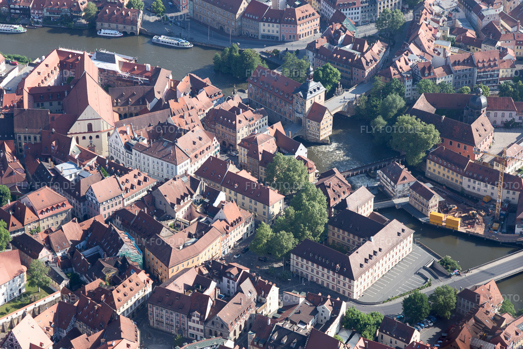 Luftbild: Altes Rathaus über dem linken Regnitzarm in Bamberg im Bundesland Bayern in Deutschland. Foto: IMG_099809.jpg vom 25.05.2017 durch Werner Riehm/FLY-FOTO.de