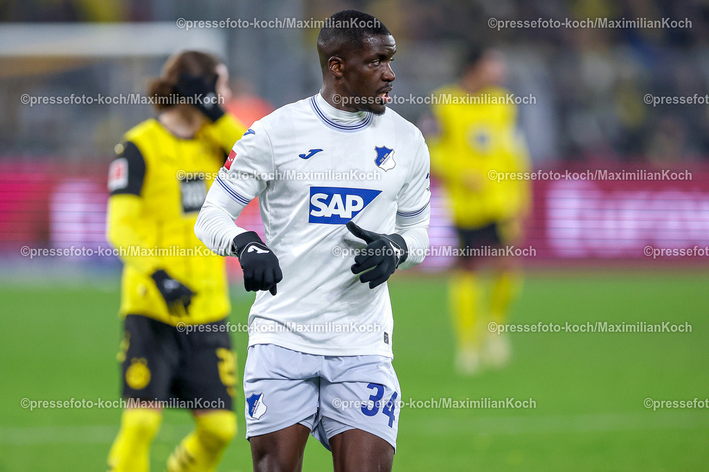 BVB15122402242 | 15.12.2024, Fußball, Borussia Dortmund - TSG 1899 Hoffenheim, 1. Fußball Bundesliga, 14. Spieltag, Signal Iduna Park, Saison 2024 2025: Stanley Nsoki (Hoffenheim #34)DFB regulations prohibit any use of photographs as image sequences and or quasi-video.