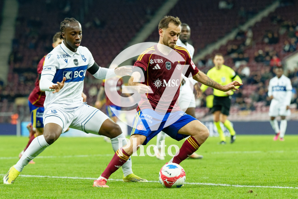 Brack Super League - Servette FC v FC Lausanne-Sport | Timothe Cognat (8 Servette FC) in action (close up) under pressure of Sekou Fofana (93 FC Lausanne-Sport)  during the Brack Super League match between Servette FC and FC Lausanne-Sport at Stade de Geneve in Geneva, Switzerland