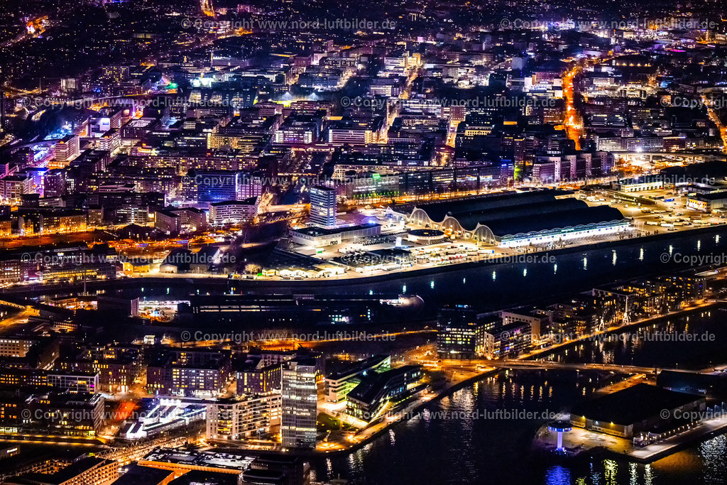 Hamburg_Grossmarkt_Nachtaufnahme_ELS_6283060325 | HAMBURG 06.03.2025 Nacht- Lichter und Beleuchtung Gebäude des Großhandelszentrum für Blumen , Obst und Gemüse in Hamburg, Deutschland. Weiterführende Informationen bei: Großmarkt Hamburg Verwaltungsgenossenschaft eG,  Marktgemeinschaft Blumengroßmarkt Hamburg eG. // Night lighting building of the wholesale center for flowers, fruits and vegetables in Hamburg, Germany. Further information at: Grossmarkt Hamburg Verwaltungsgenossenschaft eG,  Marktgemeinschaft Blumengrossmarkt Hamburg eG. Foto: Martin Elsen