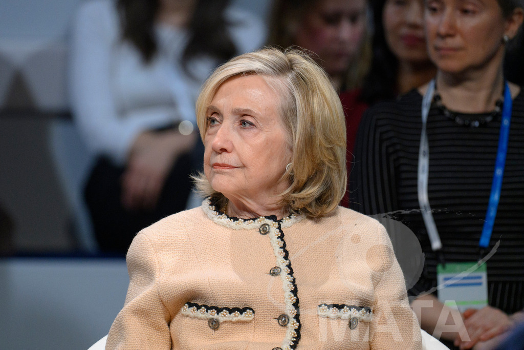 _DWA0181 | Die US-Politikerin Hillary Clinton auf der Veranstaltung Girls Just Want to Have Fundamental Rights: Fighting the Global Pushback im Rahmen der Münchner Sicherheitskonferenz 2026. München, 14.02.2026 Bayern Deutschland - Realisiert mit Pictrs.com