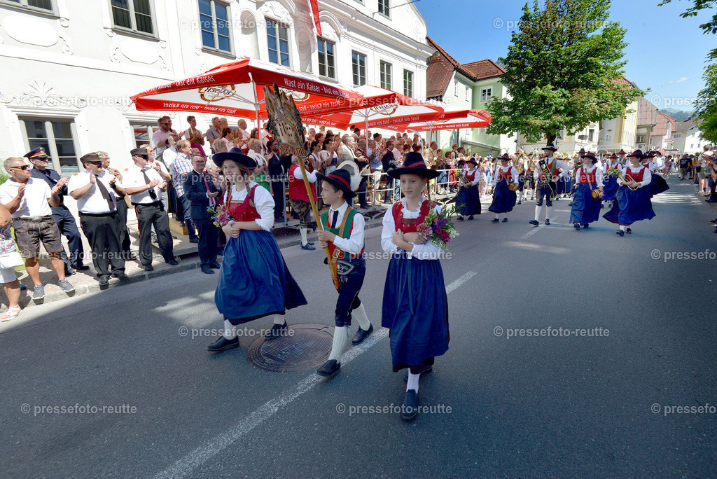 news-2022-Juli17-Musikumzug-Reutte-WTV_3587-Pinswang | Info aus dem Bezirk Reutte/Ausserfern Tirol sowie eine umfangreiche Bilddatenbank über die gesamte Region: Lechtal, Talkessel Reutte, Tannheimertal, Zwischentoren. Lech, Plansee, Zugspitze, Grenztunnel, B179, Fernpassstraße, Verkehr, Lawinen, Tradition, - Realisiert mit Pictrs.com