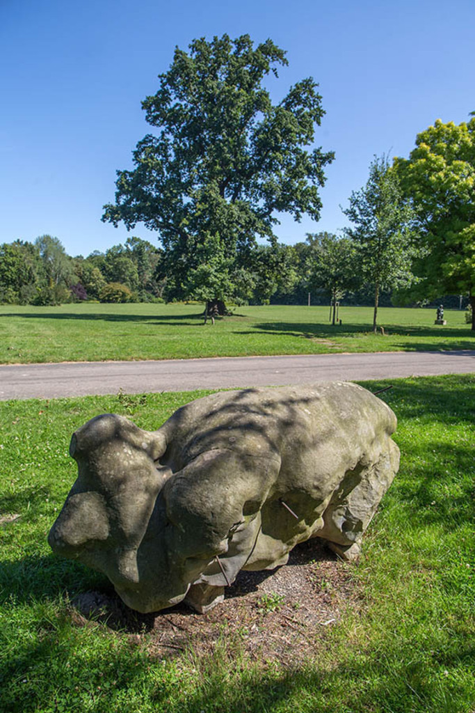 agra-Park - Plastik "Verletzte Natur" | Entdecke über 20 Kategorien Leipzig-Motive: Foto-Downloads, hochwertige Poster, Leinwand- & Fine-Art-Prints. Jetzt Lieblingsfoto im Bildlexikon Leipzig Shop bestellen!