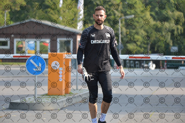 RGE_5713b | Hertha BSC, 2.Bundesliga, Herren, Saison 2025/26, Training, Torwart Marius Gersbeck ( Hertha BSC ),  Foto:  Ralf Gebhardt - Realisiert mit Pictrs.com