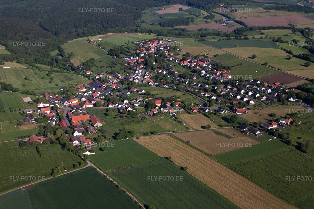 Luftbild: Ortsansicht im Ortsteil Bosseborn in Höxter im Bundesland Nordrhein-Westfalen in Deutschland. Foto: IMG_65703.jpg vom 25.05.2014 durch Werner Riehm/FLY-FOTO.de
