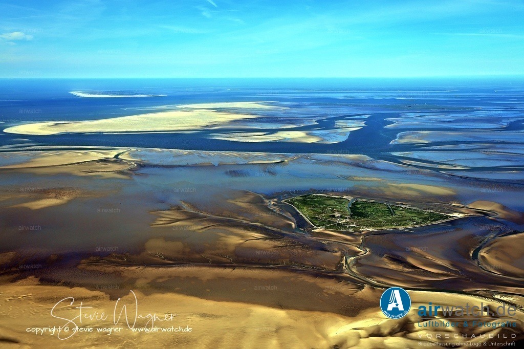 Halligen-Inseln-Weltnaturerbe-Wattenmeer-Mai-23-airwatch-wagner-240A3140 | Entdecken Sie atemberaubende Luftbilder und Fotografien auf airwatch.de - Tauchen Sie ein in eine Welt voller faszinierender Aufnahmen aus der Vogelperspektive.