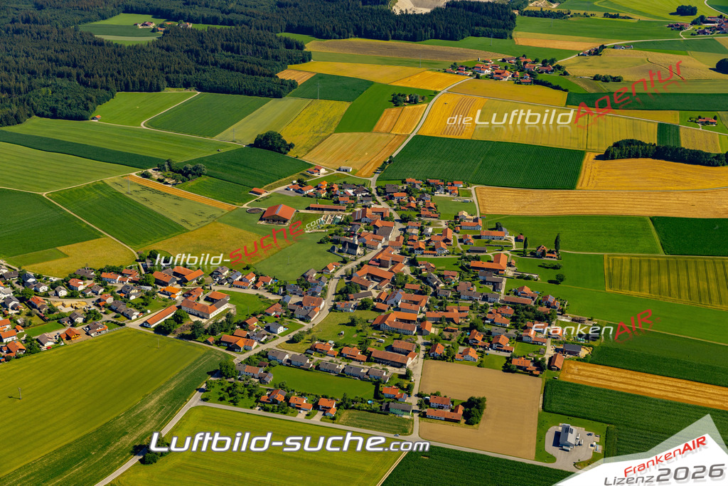 Aktuelles Luftbild von Freutsmoos Palling - Die Luftaufnahme wurde 2022 mittels UL-Flugzeug erstellt ( keine Drohne ) - hochauflösende Kamera-Systeme von  Canon -Beste Qualität - Für grossformatige Ausdrucke geeignet. Die Geschenkidee !