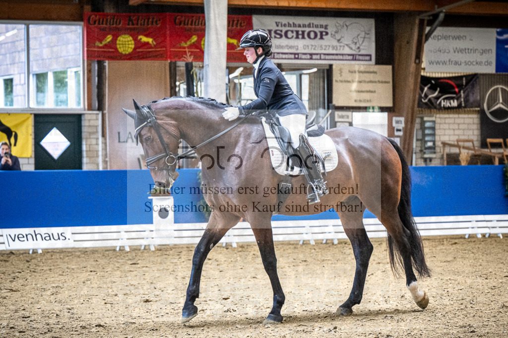 DOS_0158 | Entdecke hochwertige Reitturnierfotos von Foto Oger. Professionell, emotional und authentisch – jetzt Lieblingsmomente im Shop bestellen.Deutschlandweite Turnierfotografie. - Realisiert mit Pictrs.com