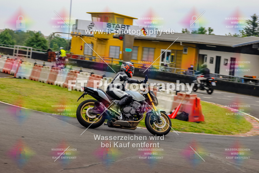 OBK-5400 | Hier findet Ihr Bilder von Touristenfahrten auf der Nürburgring Nordschleife oder von anderen Veranstaltungen die ich besucht habe. Viel Spass beim Durch Schauen 