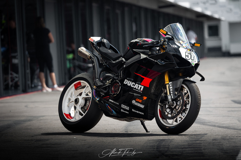 Ducati Trackday Hockenheimring 2026 | Entdecken Sie die faszinierende Welt von Alexander Tschuncky Arts: Kreative Fotografie, atemberaubende Automobilkunst und hochwertiger Bilderdruck. Lassen Sie sich inspirieren! - Realisiert mit Pictrs.com