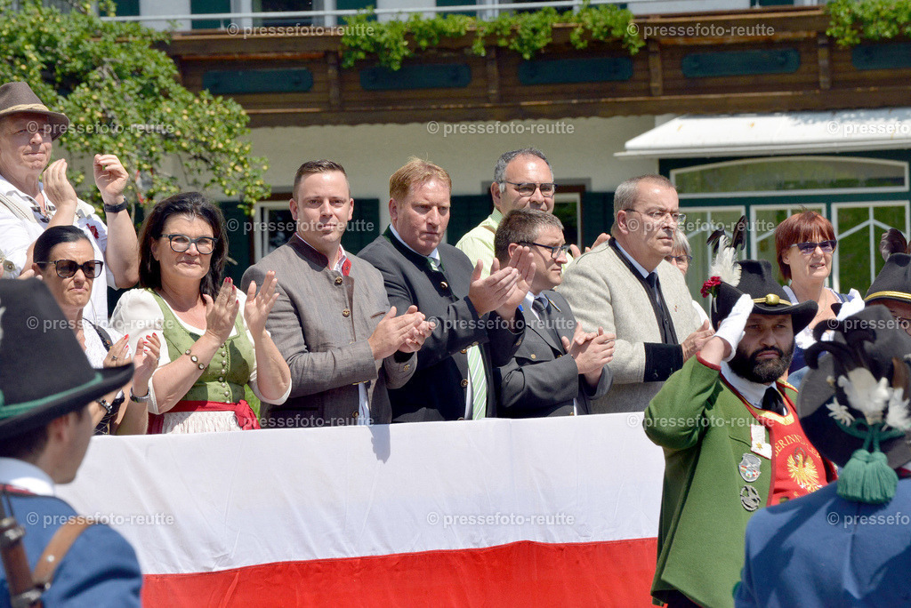 TRIBUENE-news-2022-Juli24-Bezirksschuetzenfest-Elbigenalp-D8-WTV_3775 | Info aus dem Bezirk Reutte/Ausserfern Tirol sowie eine umfangreiche Bilddatenbank über die gesamte Region: Lechtal, Talkessel Reutte, Tannheimertal, Zwischentoren. Lech, Plansee, Zugspitze, Grenztunnel, B179, Fernpassstraße, Verkehr, Lawinen, Tradition, - Realisiert mit Pictrs.com