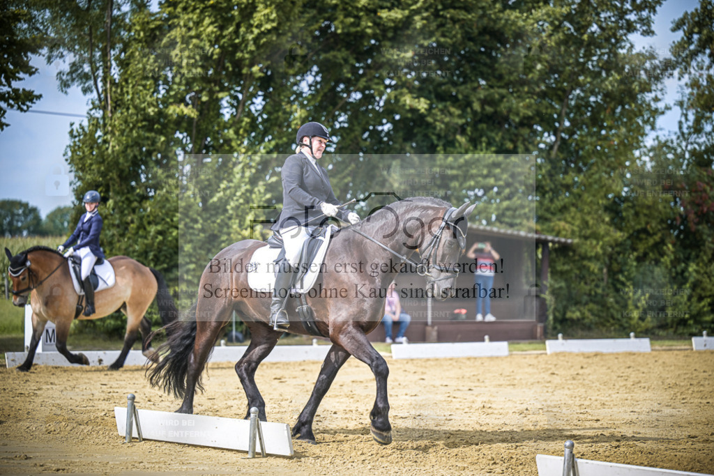 DOS_6603 | Entdecke hochwertige Reitturnierfotos von Foto Oger. Professionell, emotional und authentisch – jetzt Lieblingsmomente im Shop bestellen. - Realisiert mit Pictrs.com