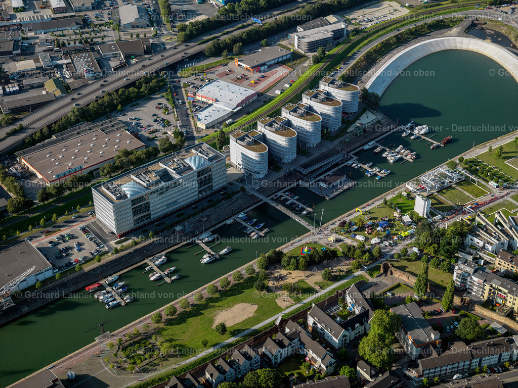 2996136 | Five Boats und Hitachi Power Office, Innenhafen Duisburg