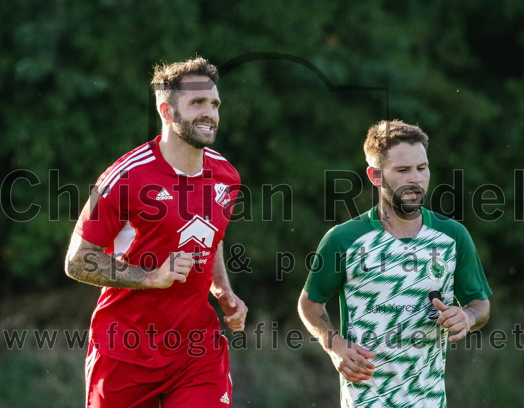 2023-08-11_037_FC_Finsing_gegen_SV_Eichenried | Finsing, Deutschland, 11.08.2023:
Fußball, Kreisliga 2023 / 2024, 4. Spieltag, FC Finsing gegen SV Eichenried, Endergebnis: 3:0

Markus Rickhoff (FC Finsing, #7), Justin Bauer (SV Eichenried, #18)

Foto: Christian Riedel / fotografie-riedel.net