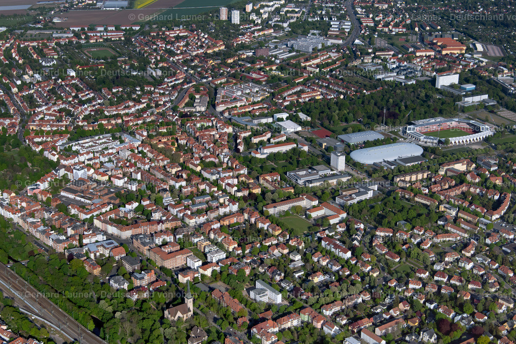 4026015 | ERFURT 06.05.2020 Stadtrand und Außenbezirks- Wohngebiete entlang der Arnstädter Straße im Ortsteil Löbervorstadt in Erfurt im Bundesland Thüringen, Deutschland. // Outskirts residential along the Arnstaedter Strasse in the district Loebervorstadt in Erfurt in the state Thuringia, Germany. Foto: Gerhard Launer