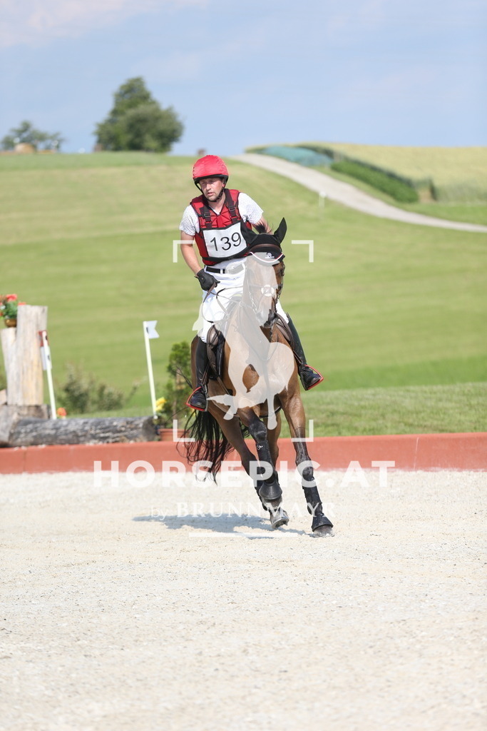 DL2Q3125 | Willkommen bei Brunnmayr - Design & Fotografie – Ihrem Spezialisten für Reitturniere und Pferdeveranstaltungen in Oberösterreich, Salzburg und Bayern! Seit über 17 Jahren sind wir leidenschaftlich dabei.