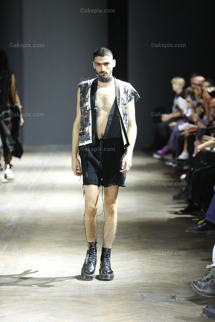 LML Studio auf der  MBFW Spring/Summer 2023 | Mercedes-Benz Fashion Week (MBFW)  Frühling / Sommer 2023 im Hotel Telegraphenamt Berlin in Berlin-Mitte. Die Kollektionen von LML Studio auf der MBFW Spring/Summer 2023. Das Bild zeigt Models mit der Kollektion von LML Studio.