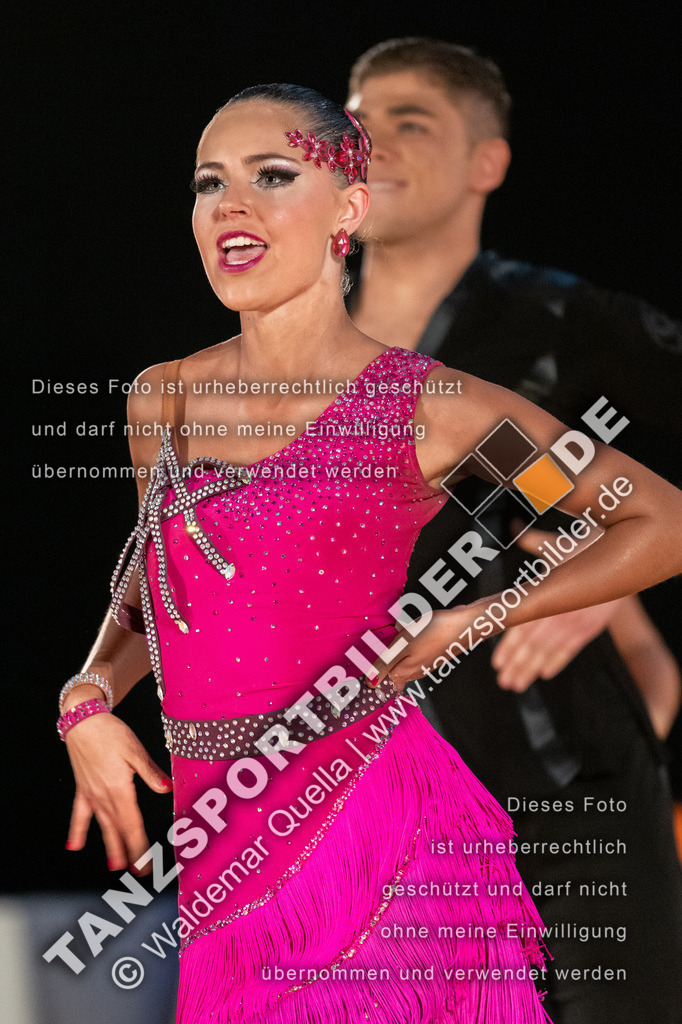 20250504-00258 | Hier finden Sie Tanz Bilder vom Latein und Standard Formationen tanzen. Sportbilder vom Tanzsport. Schöne Fotos und von Weltmeisterschaft, Europameisterschaft, Bundesliga, Regionalliga, Oberliga und Landesliga sowie von GOC Stuttgart, DanceComp, WM Bremen