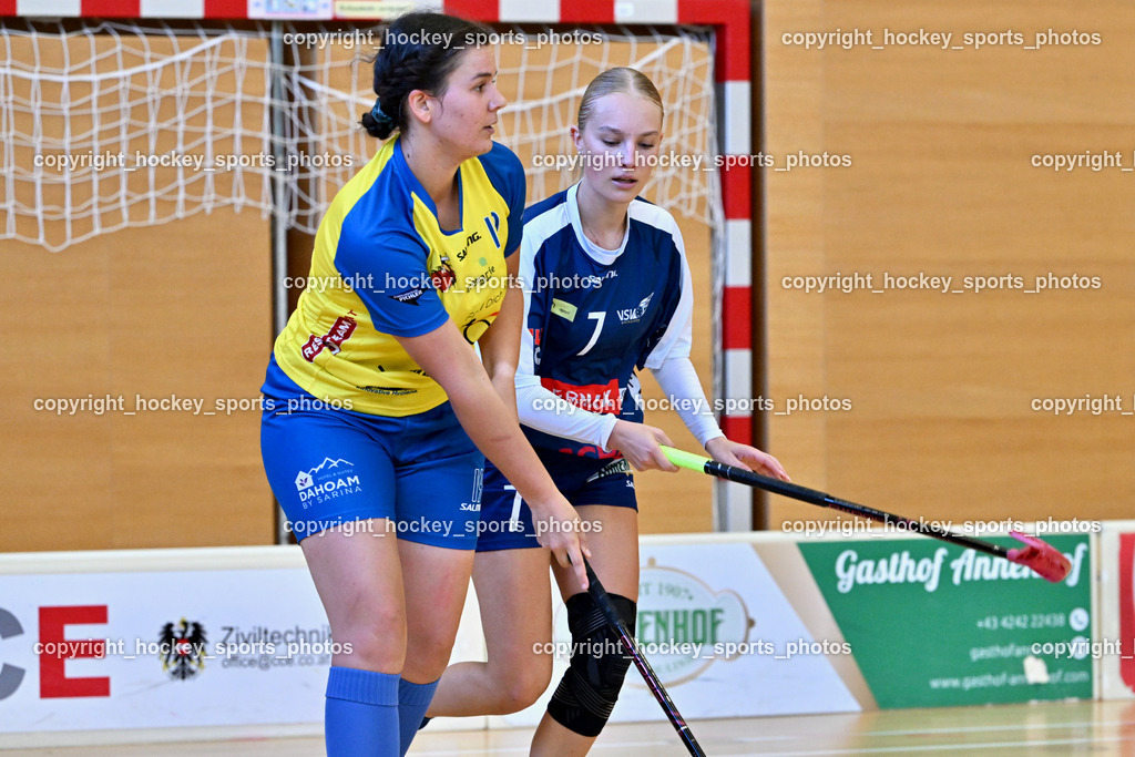 VSV Unihockey vs. SPG HSI/Wikings Zell | #19 Hanna Leuf SPG Wikings Zell, #7 Lina Heber VSV Unihockey, VSV Unihockey vs. SPG HSI/Wikings Zell, VSV Unihockey Damen vs. SPG HSI Wikings Zell 27.9.2025 am 27.09.2025 in Villach (Ballspielhalle St. Martin), Austria, (Photo by Bernd Stefan)