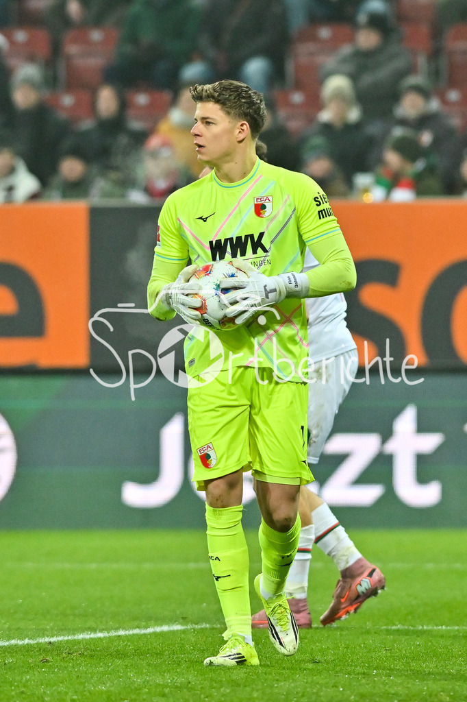 FC Augsburg - SC Freiburg | AUGSBURG, GERMANY - 18. JANUARY: im Bild Finn DAHMEN (FC Augsburg 1) / Einzelfoto / Freisteller während dem Bundesligamatch zwischen dem FC Augsburg und dem SC Freiburg am 18. Spieltag in der WWK-Arena / DFL REGULATIONS PROHIBIT ANY USE OF PHOTOGRAPHS AS IMAGE SEQUENCES AND/OR QUASI-VIDEO