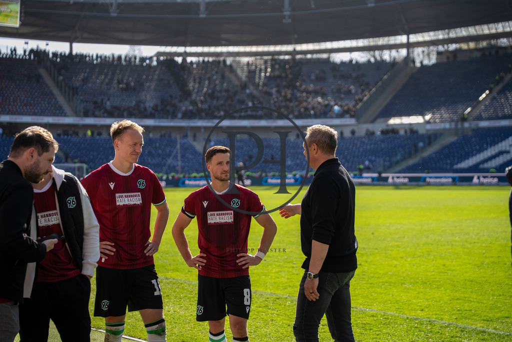 Hannover 96 vs 1. FC Magdeburg – 2. Bundesliga – 29.03.2025 | Szene aus dem 2. Bundesliga-Spiel des 27. Spieltags zwischen Hannover 96 und dem 1. FC Magdeburg am 29. März 2025 in der Heinz von Heiden Arena in Hannover. Endstand: 0:0. Fotografiert von Philipp Heist. - Realisiert mit Pictrs.com