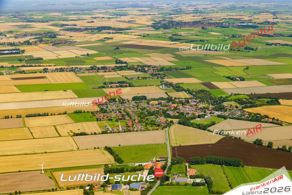 Schrägluftbild  Loquard  Krummhörn - Das Luftbild wurde 2025 vom UL-Flugzeug heraus erstellt (ohne Drohne- keine Drohnenaufnahme ) - Hochauflösende Luftaufnahme -Nicht vergleichbar mit Google Maps oder Satelittenbilder- Die Geschenkidee !Mit Lizenz und Bildrechte bestellbar