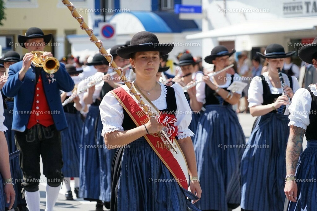 11b-HAESELGEHR-Bundesmusikfest-2023-Juni16-Reutte-DSC06470 | Info aus dem Bezirk Reutte/Ausserfern Tirol sowie eine umfangreiche Bilddatenbank über die gesamte Region: Lechtal, Talkessel Reutte, Tannheimertal, Zwischentoren. Lech, Plansee, Zugspitze, Grenztunnel, B179, Fernpassstraße, Verkehr, Lawinen, Tradition, - Realisiert mit Pictrs.com