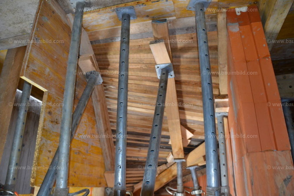 bib-lg04-betonarbeiten-0682 | Nach LV-Leistungsgruppen sortierte Detailfotos über den Bau eines Hauses. Alle Hausbau-Bilder direkt vom Urheber und Autor der Website Haus-Selber-Bauen.com