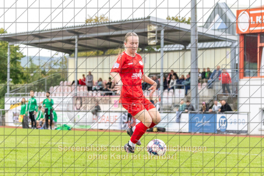 20251004_141817_0189 | #,1.FC Donzdorf (rot) vs. FC Freiburg-St. Georgen (grau), Fussball, EnBW-Oberliga B -Juniorinnen, 04. Spieltag, Saison 2025/2026, Rasenplatz, Lautertal Stadion, Süßener Straße 16, 73072 Donzdorf, 04.10.2025 - 14:00 Uhr,Foto: PhotoPeet-Sportfotografie/Peter Harich