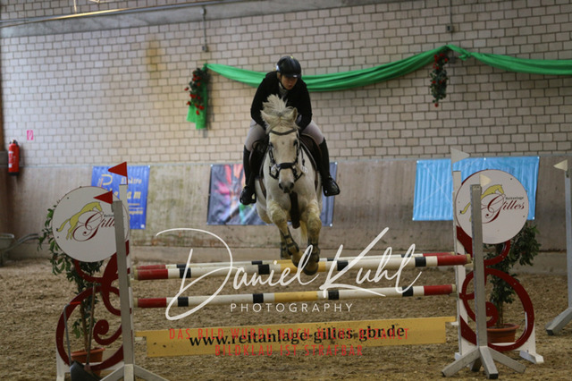 IMG_0869 | Deine Turnierfotos vom Reitturnier online kaufen: Dressur, Springen & Siegerehrung. Professionelle Pferdefotografie aus dem Rheinland – als Download & Print.Alternative: Turnierfotograf für den Pferdesport: Finde deine Fotos von Dressur- und Springturnier