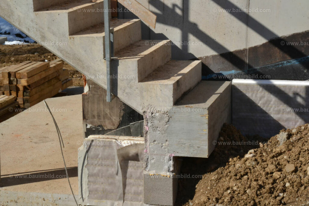 bib-lg04-betonarbeiten-treppen-0769 | Nach LV-Leistungsgruppen sortierte Detailfotos über den Bau eines Hauses. Alle Hausbau-Bilder direkt vom Urheber und Autor der Website Haus-Selber-Bauen.com