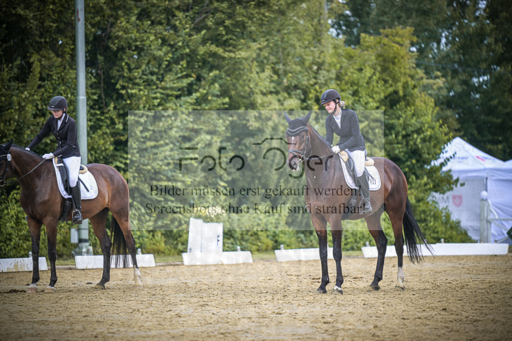 DOS_3650 | Entdecke hochwertige Reitturnierfotos von Foto Oger. Professionell, emotional und authentisch – jetzt Lieblingsmomente im Shop bestellen.Deutschlandweite Turnierfotografie. - Realisiert mit Pictrs.com