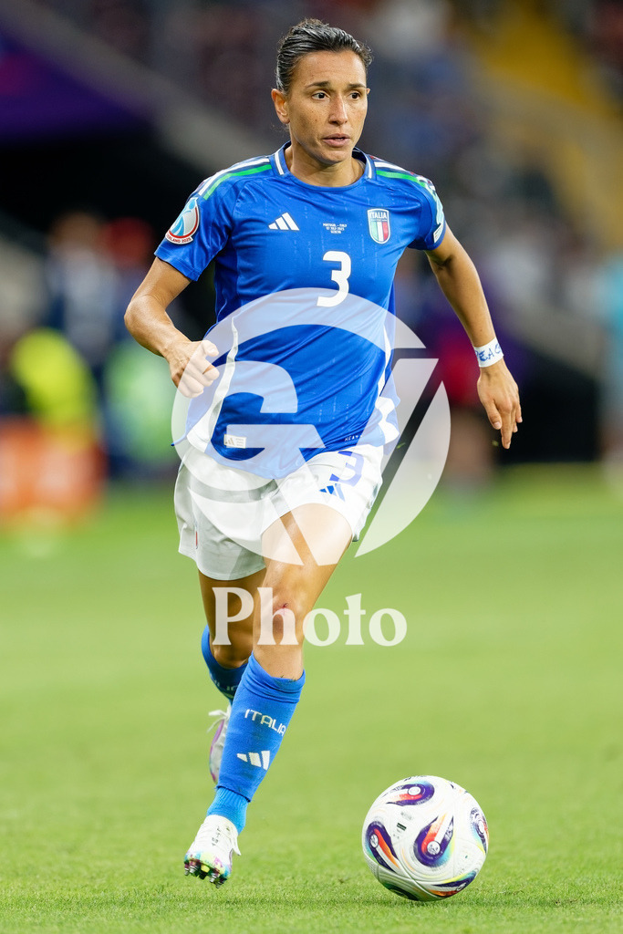 Portugal v Italy - UEFA Women's EURO 2025 Group B | GENEVA, SWITZERLAND - JULY 7: Lucia Di Guglielmo of Italy runs with the ball  during the UEFA Women's EURO 2025 Group B match between Portugal and Italy at Stade de Geneve on July 7, 2025 in Geneva, Switzerland. (Photo by Giuseppe Velletri/Sports Press Photo/Getty Images)