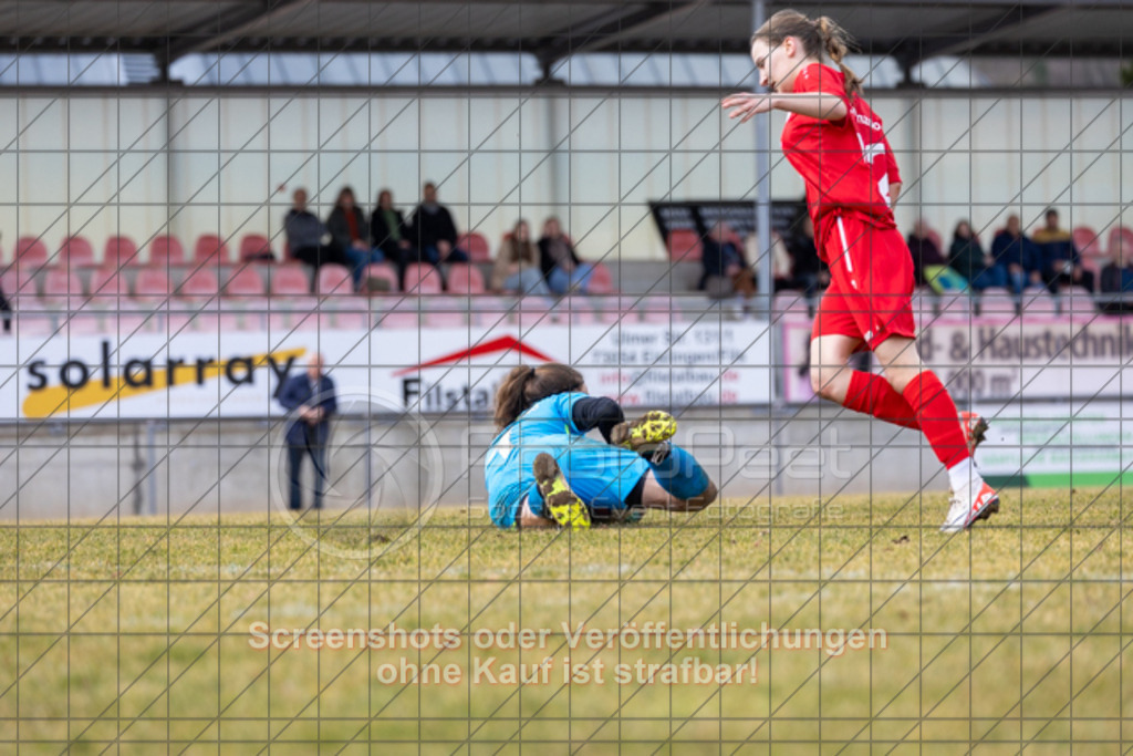 20250223_133648_0283 | #,1.FC Donzdorf (rot) vs. TSV Tettnang (schwarz), Fussball, Frauen-WFV-Pokal Achtelfinale, Saison 2024/2025, Rasenplatz Lautertal Stadion, Süßener Straße 16, 73072 Donzdorf, 23.02.2025 - 13:00 Uhr,Foto: PhotoPeet-Sportfotografie/Peter Harich